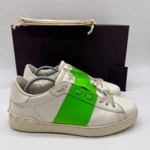 VALENTINO OPEN - Valentino open - Skick: 9/10 - Storlek 41 sitter som 42 - Tillbehör: Enbart skorna - Nypris 7700kr - Hör av dig vid minsta fundering