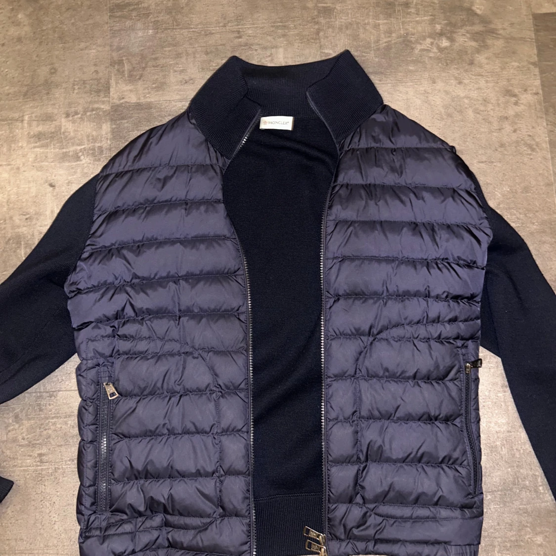 Mörkblå dunväst från Moncler