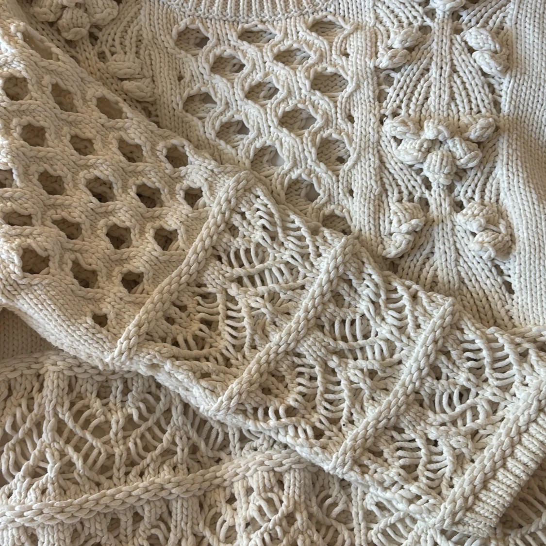 Vit stickad tröja  - 2