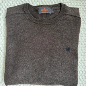 Morris Tröja - Säljer en schysst Merinoull Tröja från Morris| Storlek Medium (Sitter som Small) | Modellen på bilden är 178cm | Hör av dig vid minsta fundering