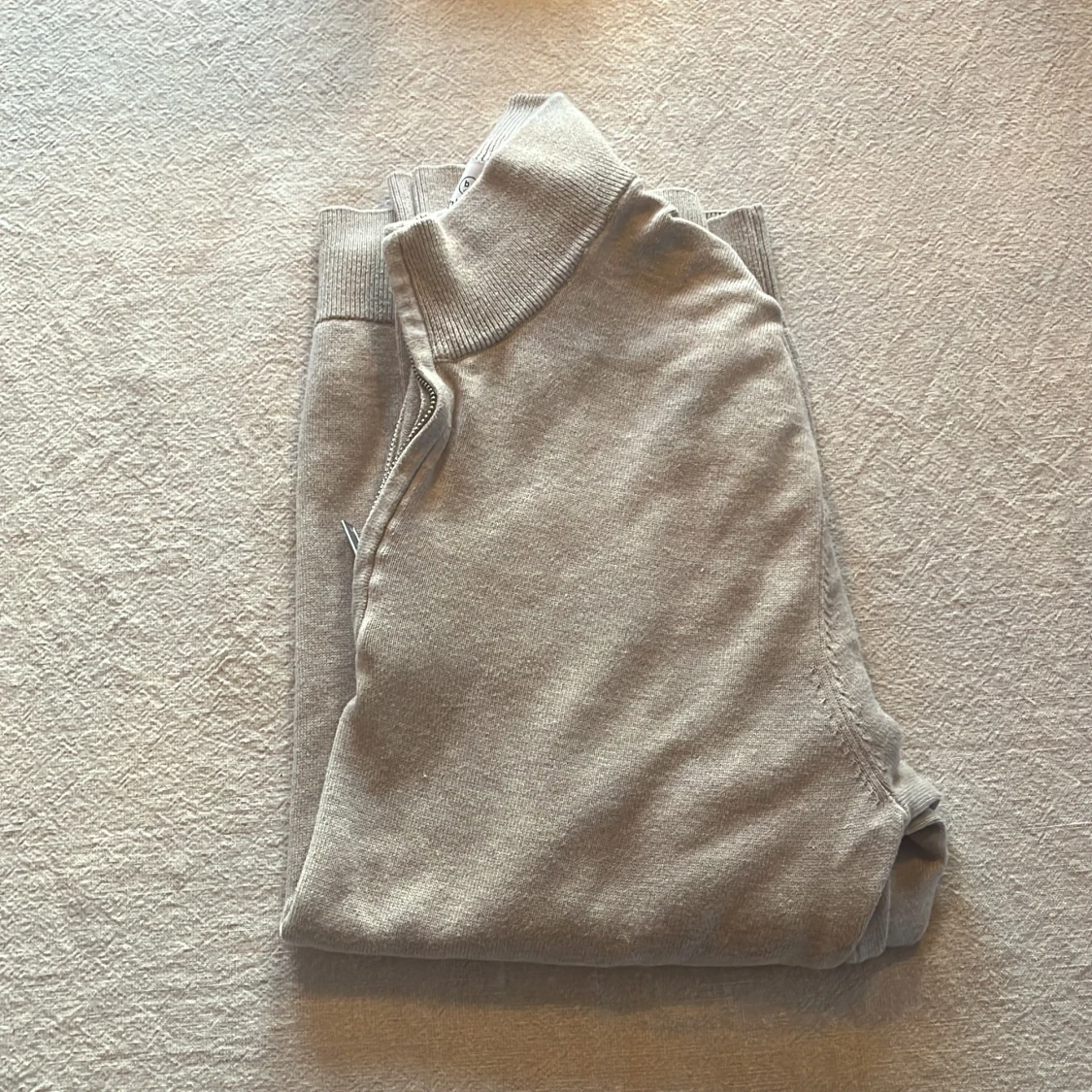 Beige half zip-tröja från Bläck