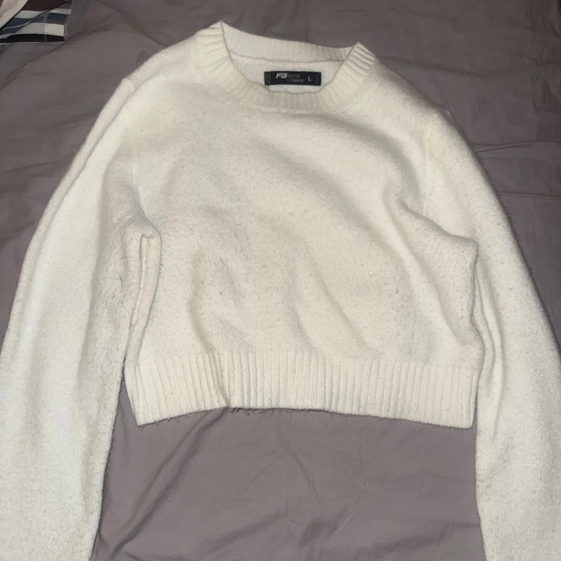 Vit croppad stickad tröja