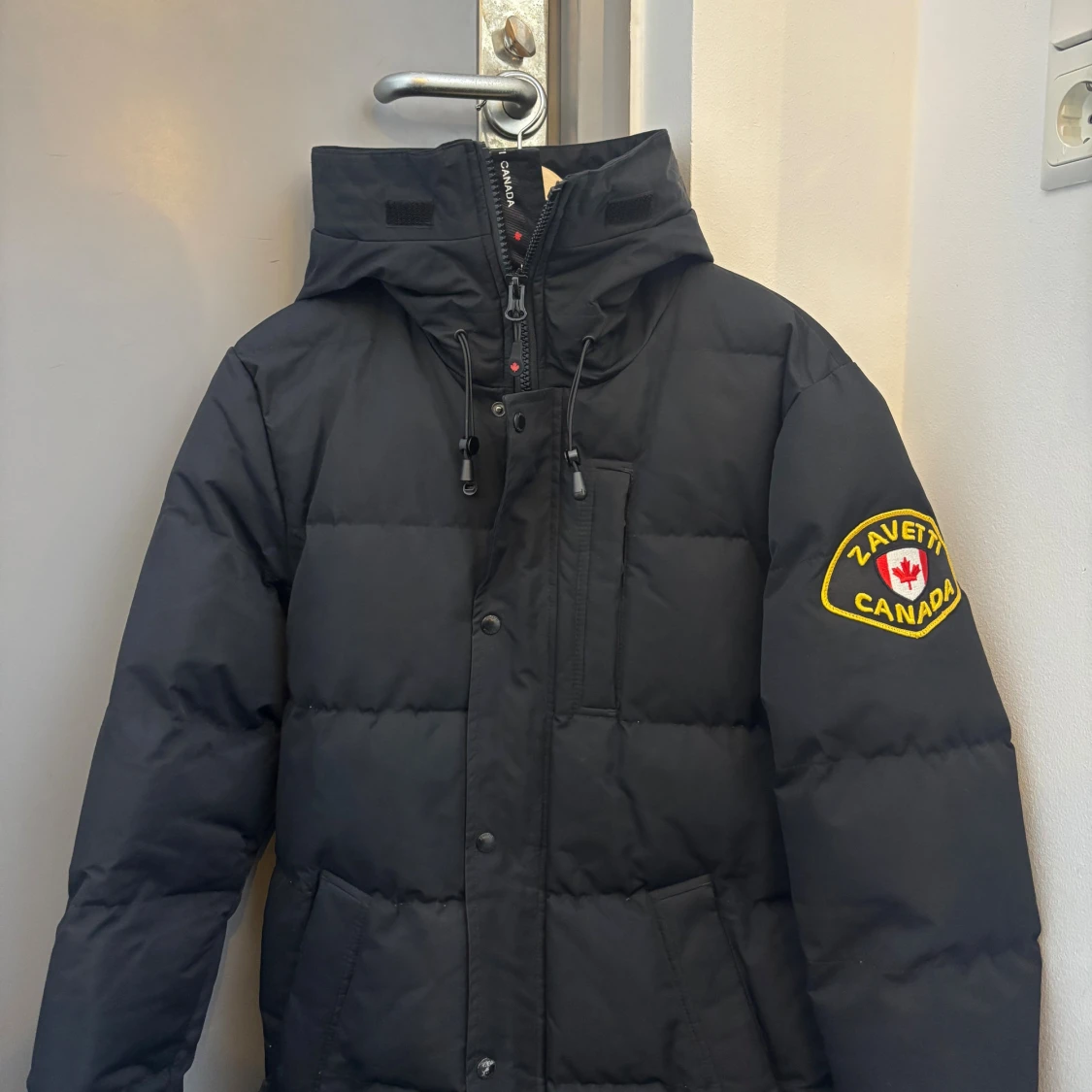 Svart pufferjacka från Zavetti Canada