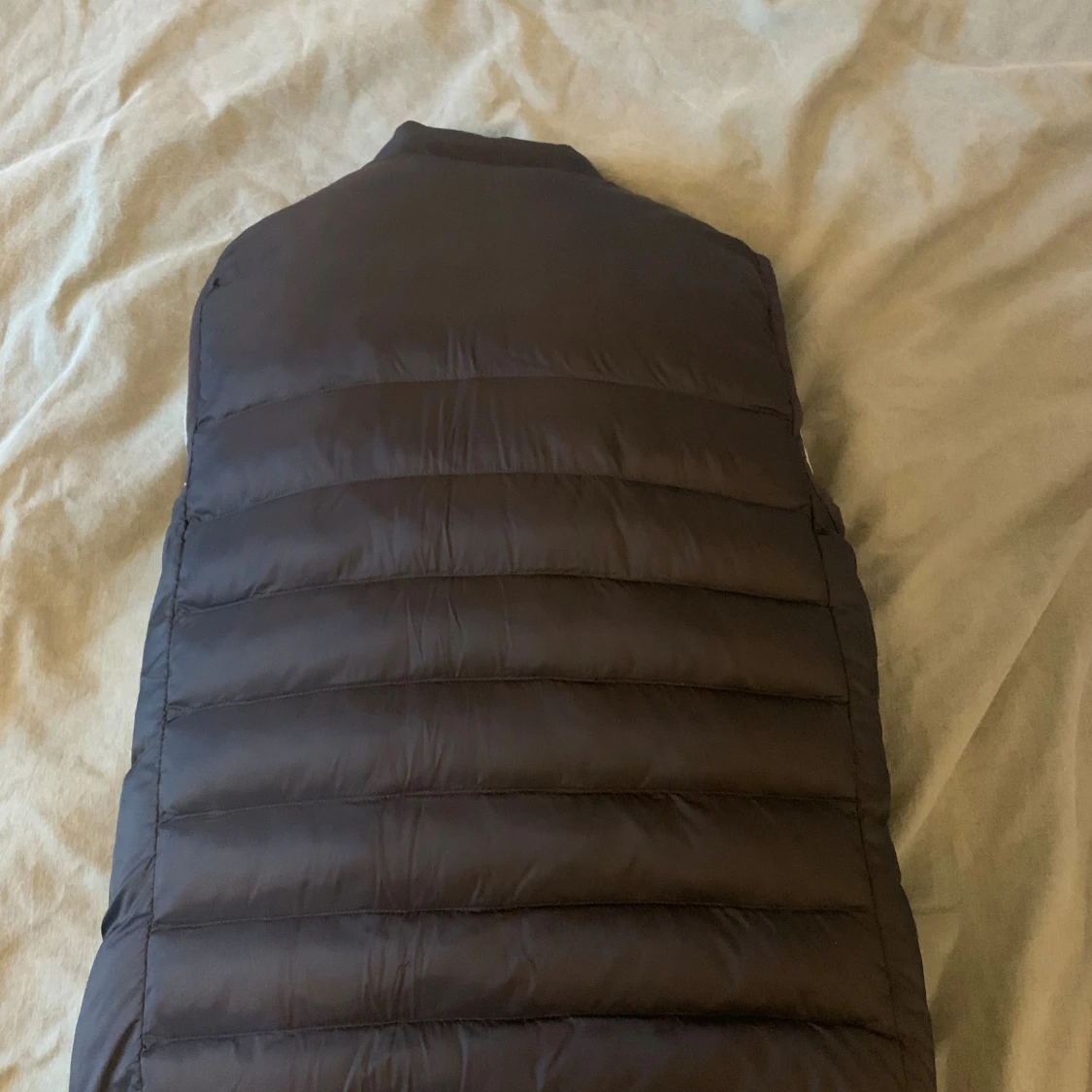 Svart dunväst från Lyle & Scott - 2