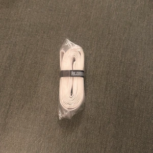 Grepplinda från klubbhuset  - Säljer ett oöppnat paket av klubbhusets vita grepplinda då jag inte kommer använda de. Nypris : 170kr