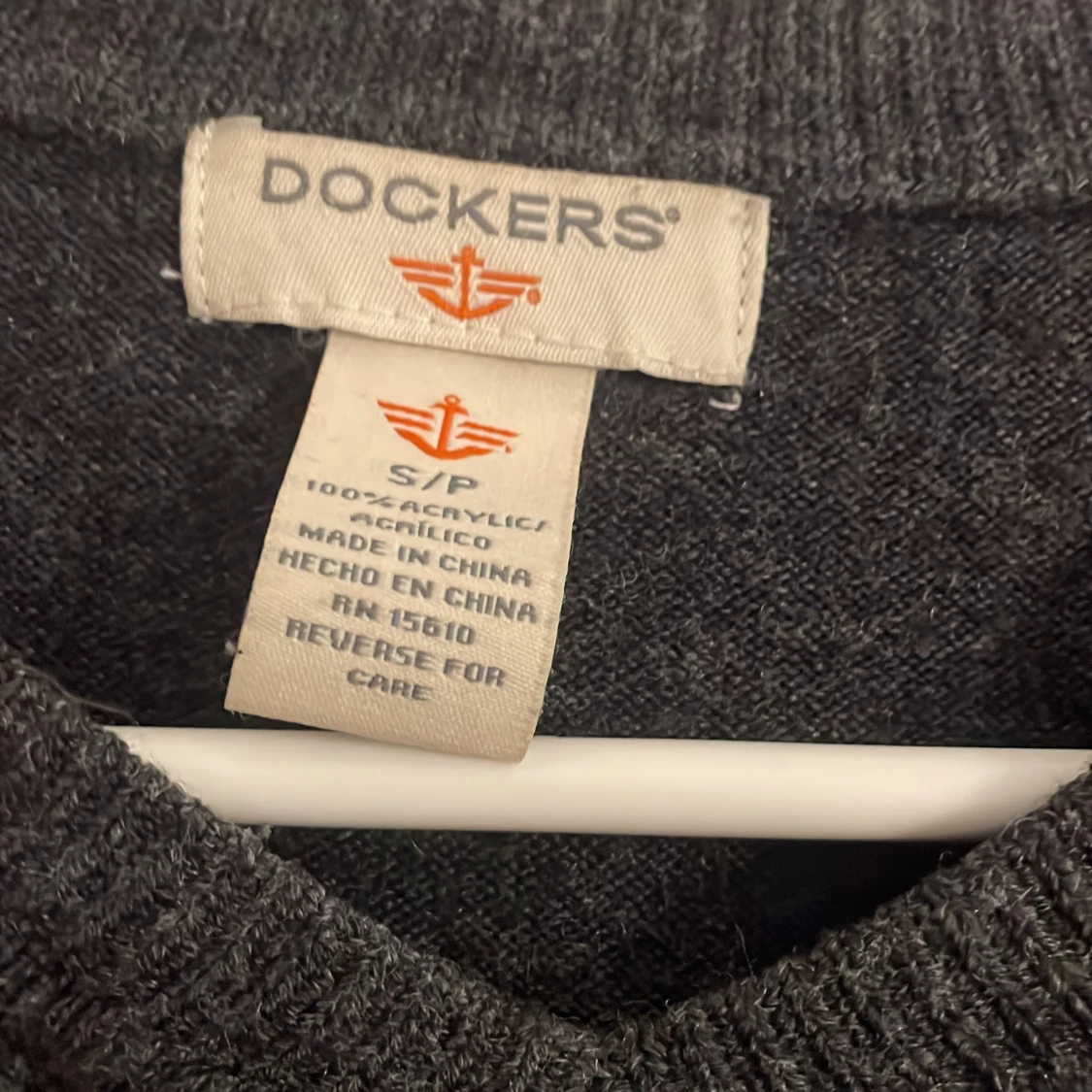 Svart v-ringad tröja från Dockers - 1