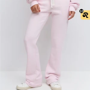 Ljusrosa mjukisbyxor gina - Säljer dessa byxor från det populära mjukisettet, använd två gånger fortfarande som nya😊