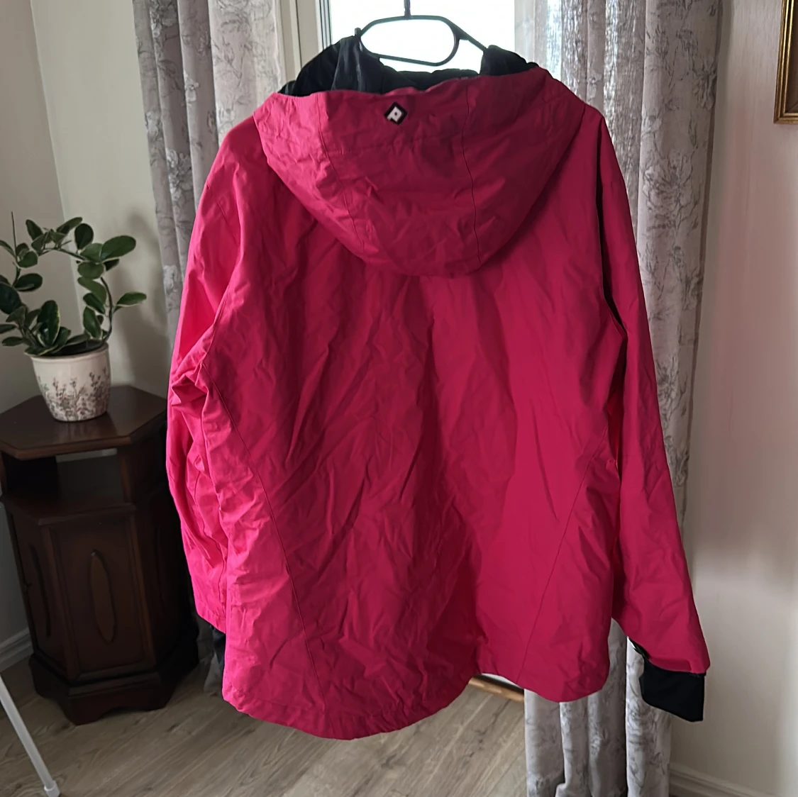 Rosa vindjacka från On The Peak - 1