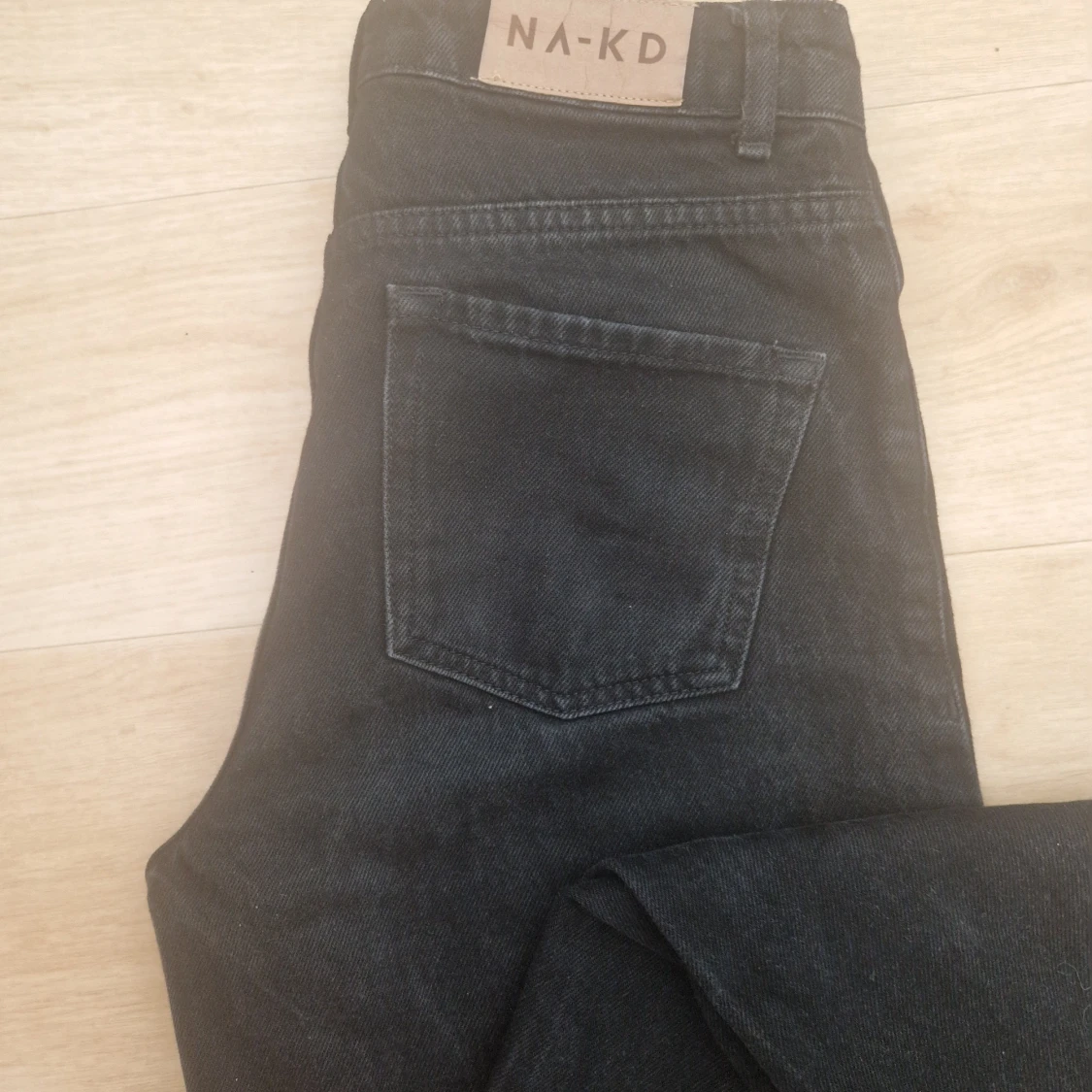 Svarta wide jeans från NA-KD - 3