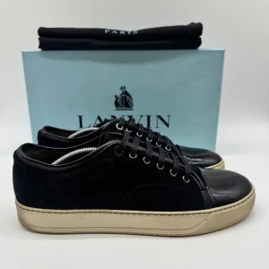LANVIN CAP TOE - Lanvin cap toe - Skick: 8,5/10 - Tillbehör: Box - Storlek UK7 sitter som 42 - Nypris ca 5200kr - Deluxecloset
