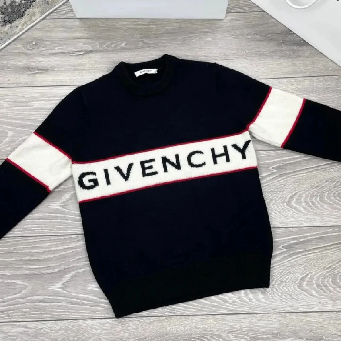 Svart stickad tröja från Givenchy