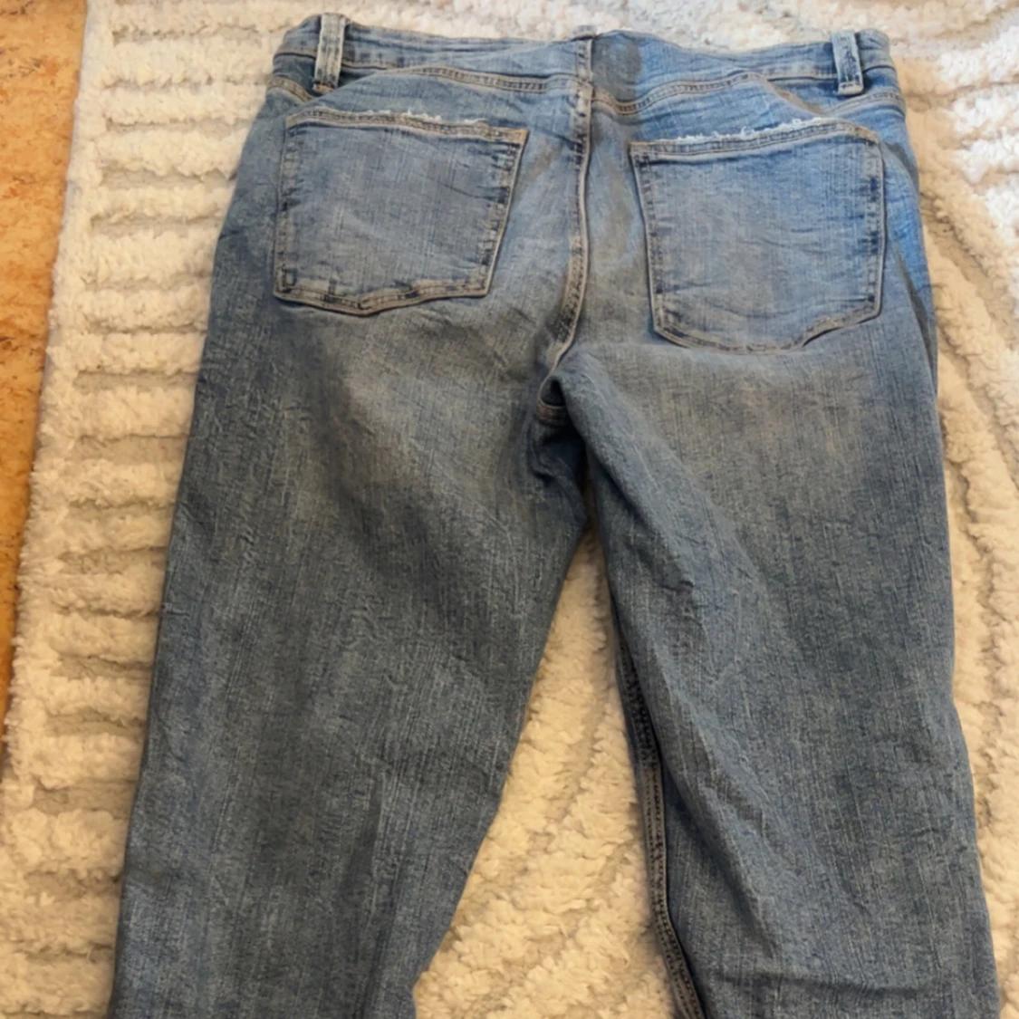 Ljusblå ripped jeans från Zara - 3