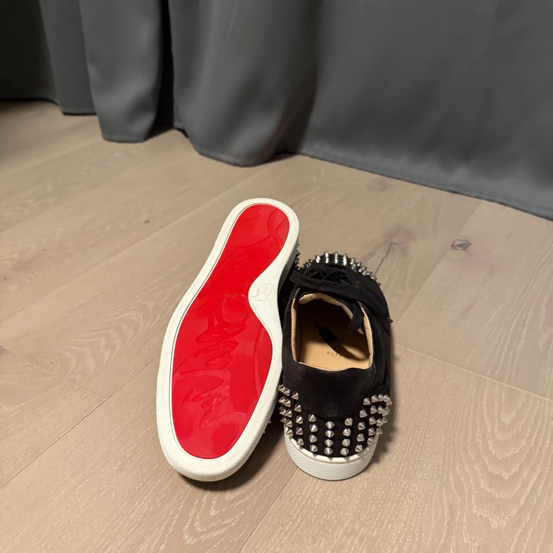 Svarta Louboutins  - 2