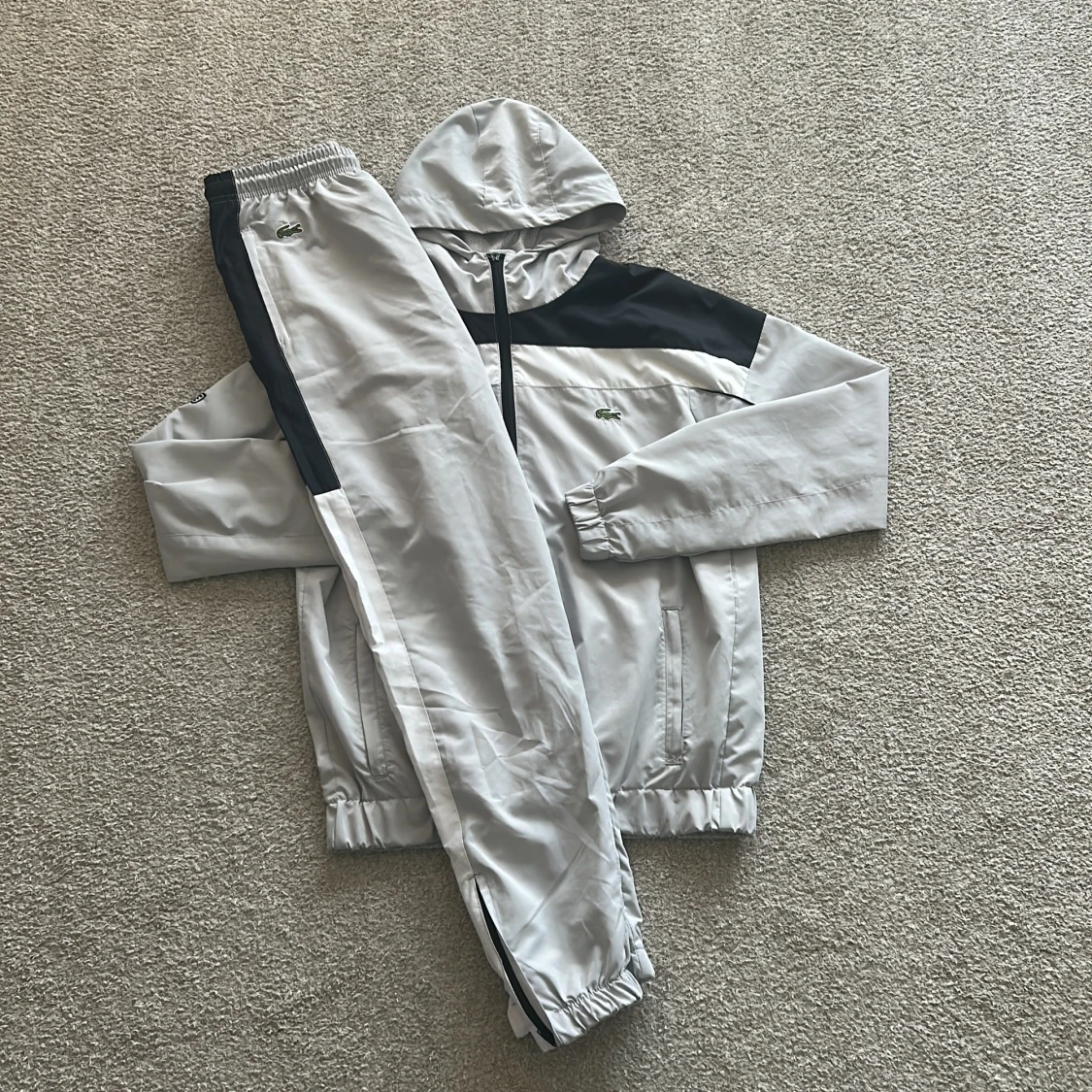 Lacoste grå och svart tracksuit
