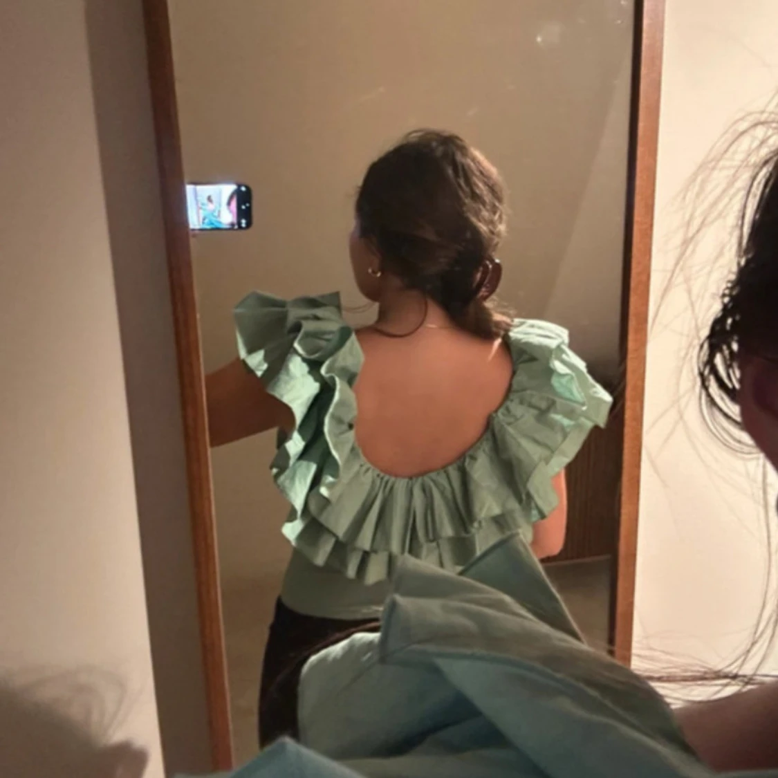 Mintgrön volang body med djup urringning - 1