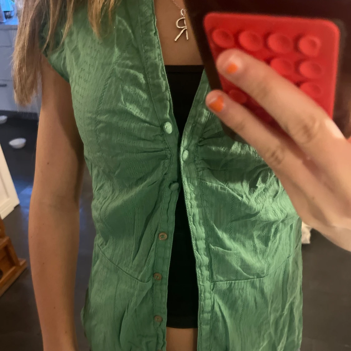 Grön kortärmad skjorta med knappar - 1