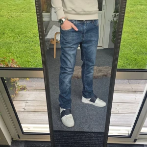 Diesel jeans - Diesel Industry jeans I storlek 34, men känns dock som 32. Passar nästan mig som är 180 lång och väger 73 kg.