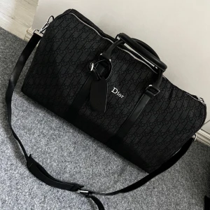 Christian Dior | Black duffle bag 50cm - ✅ Perfect condition  – Brand new, never worn  💯 100% Authentic products only 📦 Fast shipping ♻️ Shop sustainably, look sharp.  REMINDER: Items can be used and please note that we only resell used clothes we buy online (some are brand new).   We will always tell our customers before buying if item has stains or is damaged. Returning is always possible  Bought on here. If you have anything authentic to sell, let us know because we also buy and sell on here🙂  Thank you!
