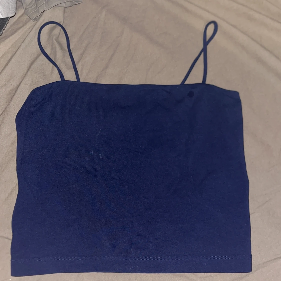 Mörkblå linnetopp från Gina Tricot