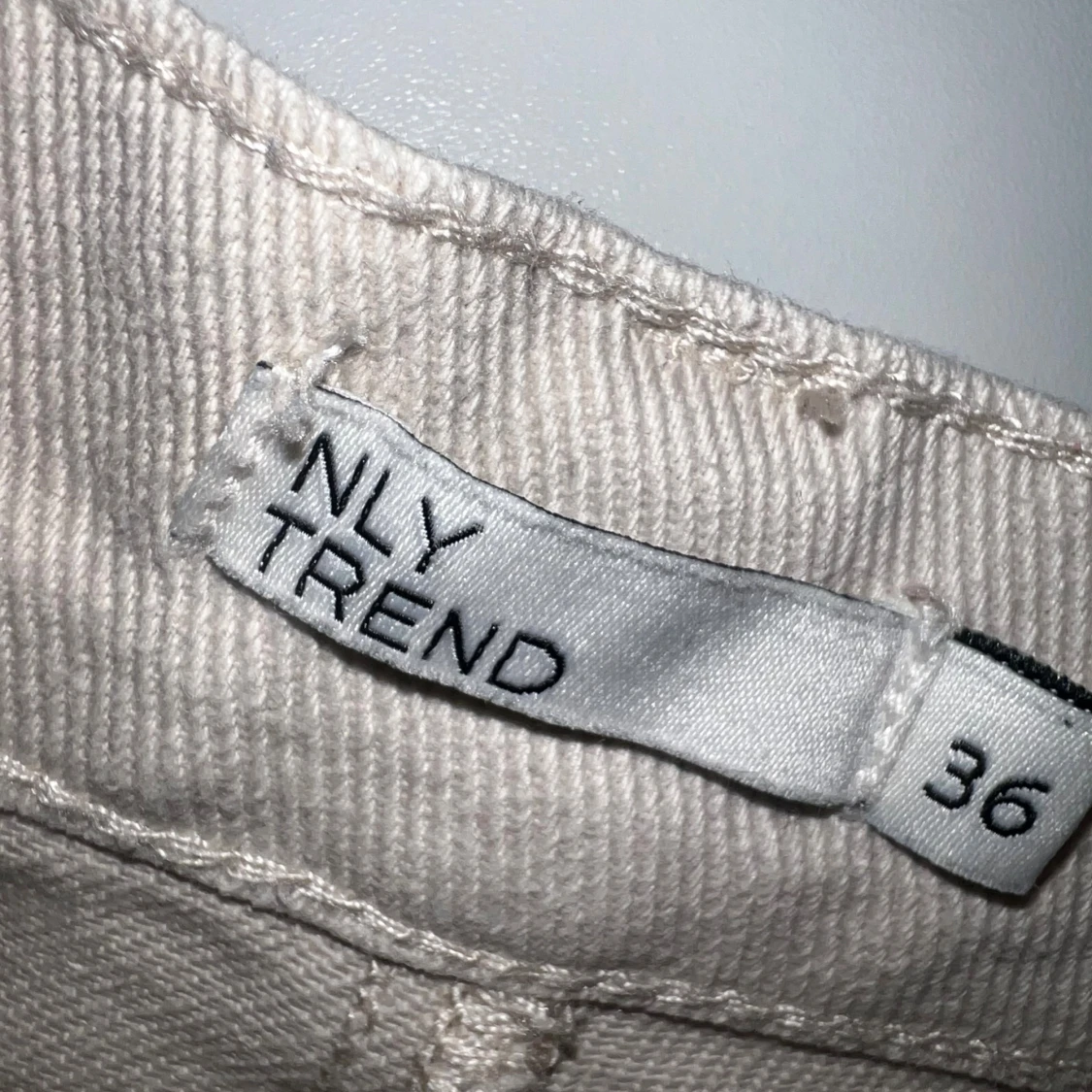 Beiga byxor med knyt från NLY Trend - 2