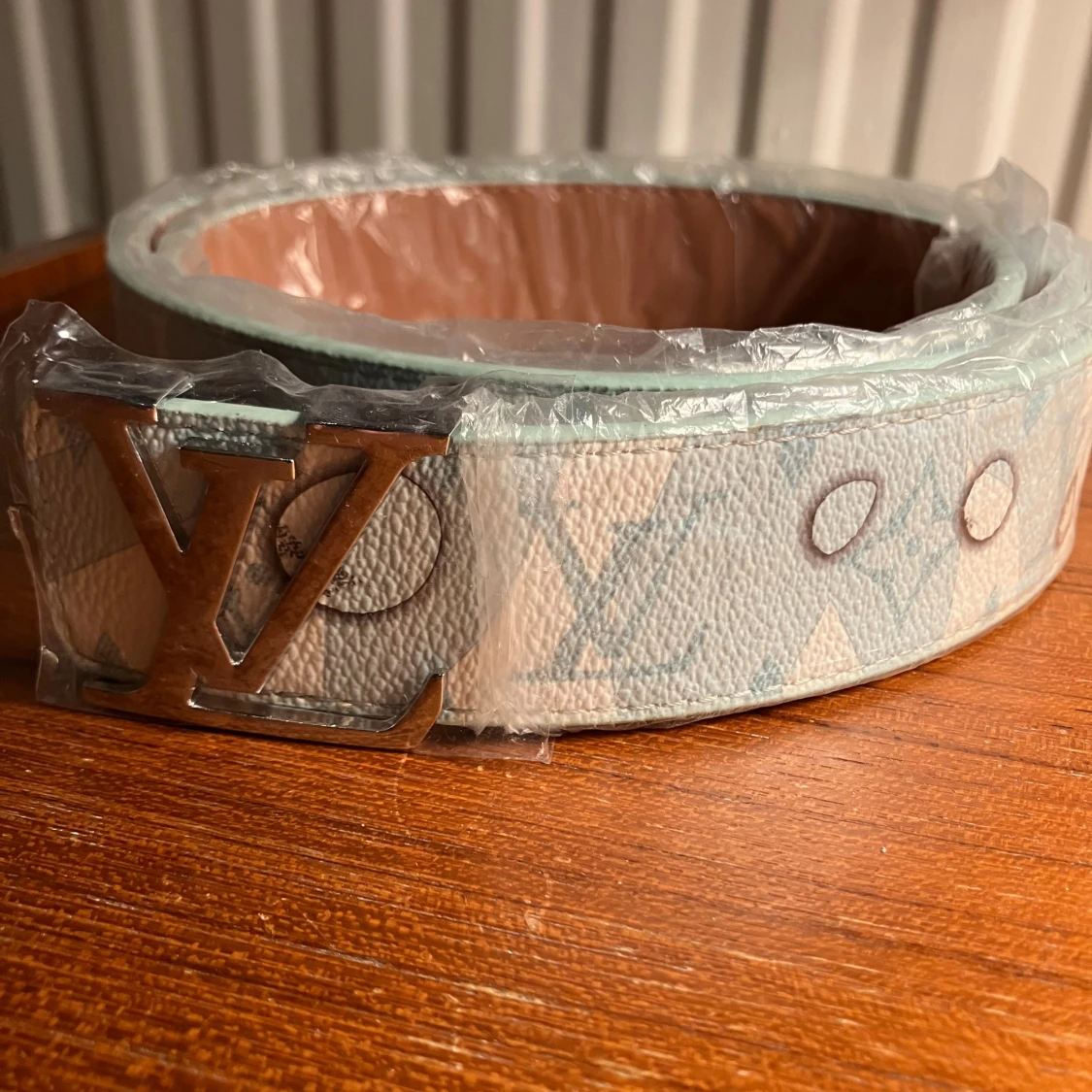 Ljusblå skinnbälte - 2