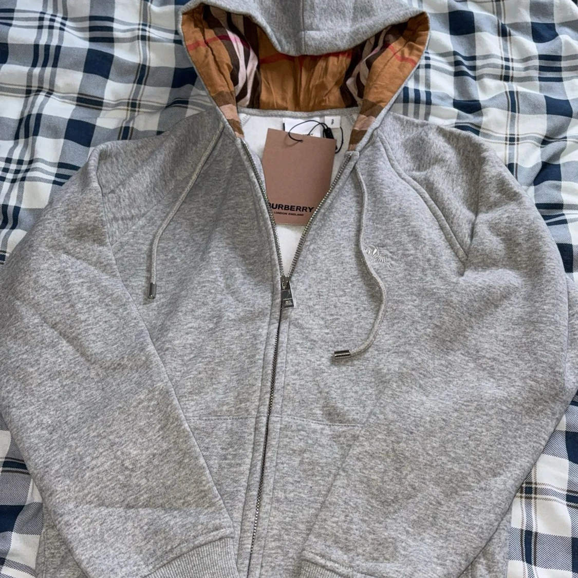 Grå hoodie från Burberry med dragkedja