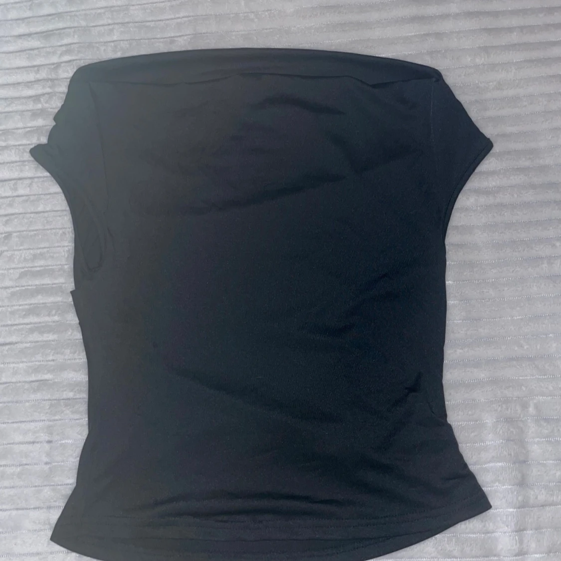 Tre offshoulder tubtoppar i neutrala färger - 2