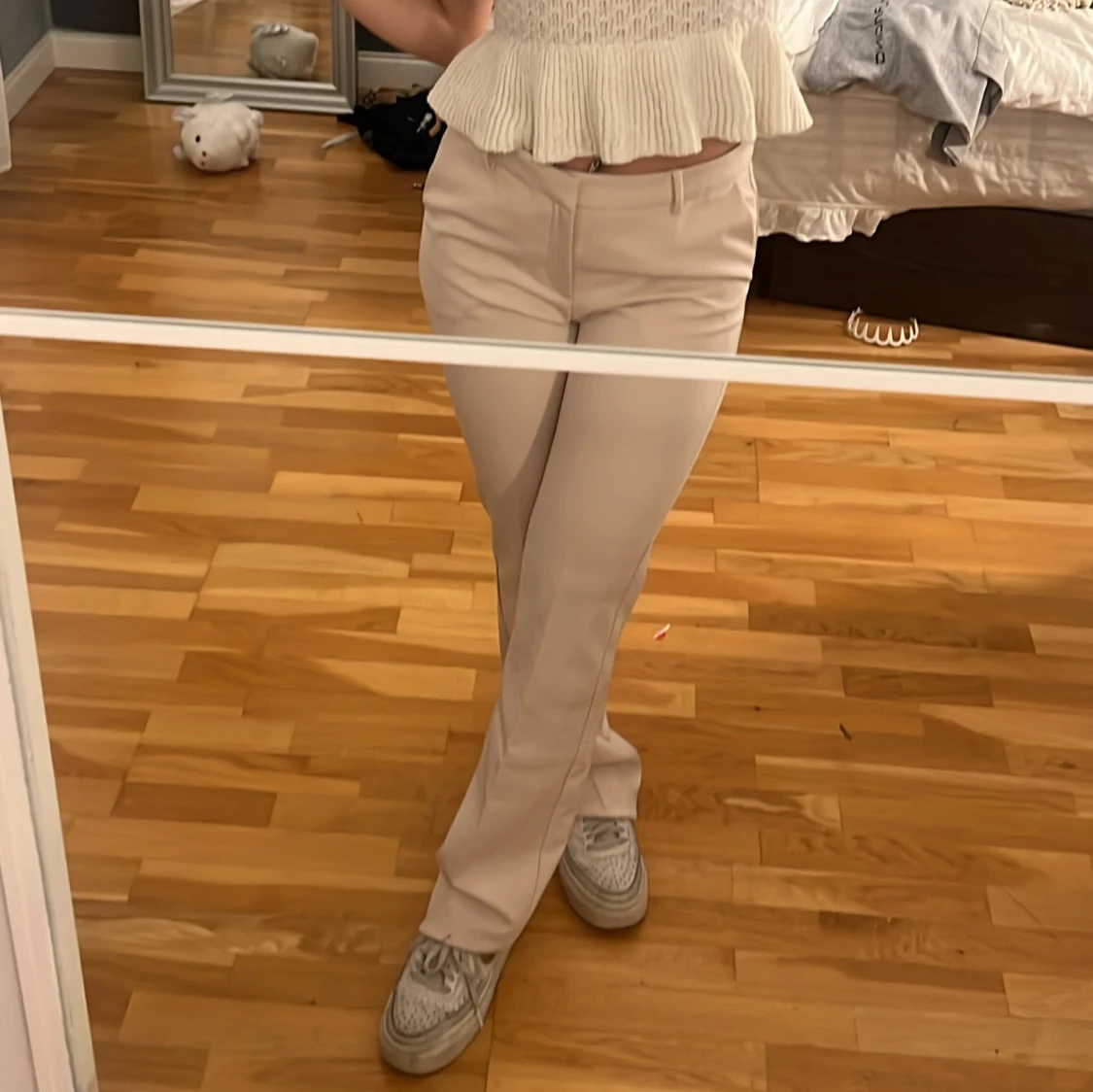 HELT NYA Beiga kostymbyxor från Neo Noir