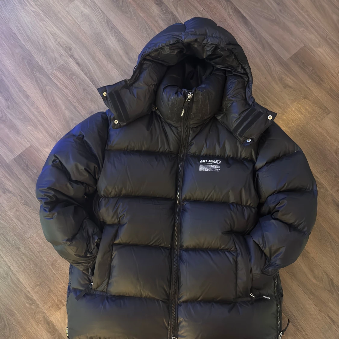 Svart pufferjacka från Axel Arigato