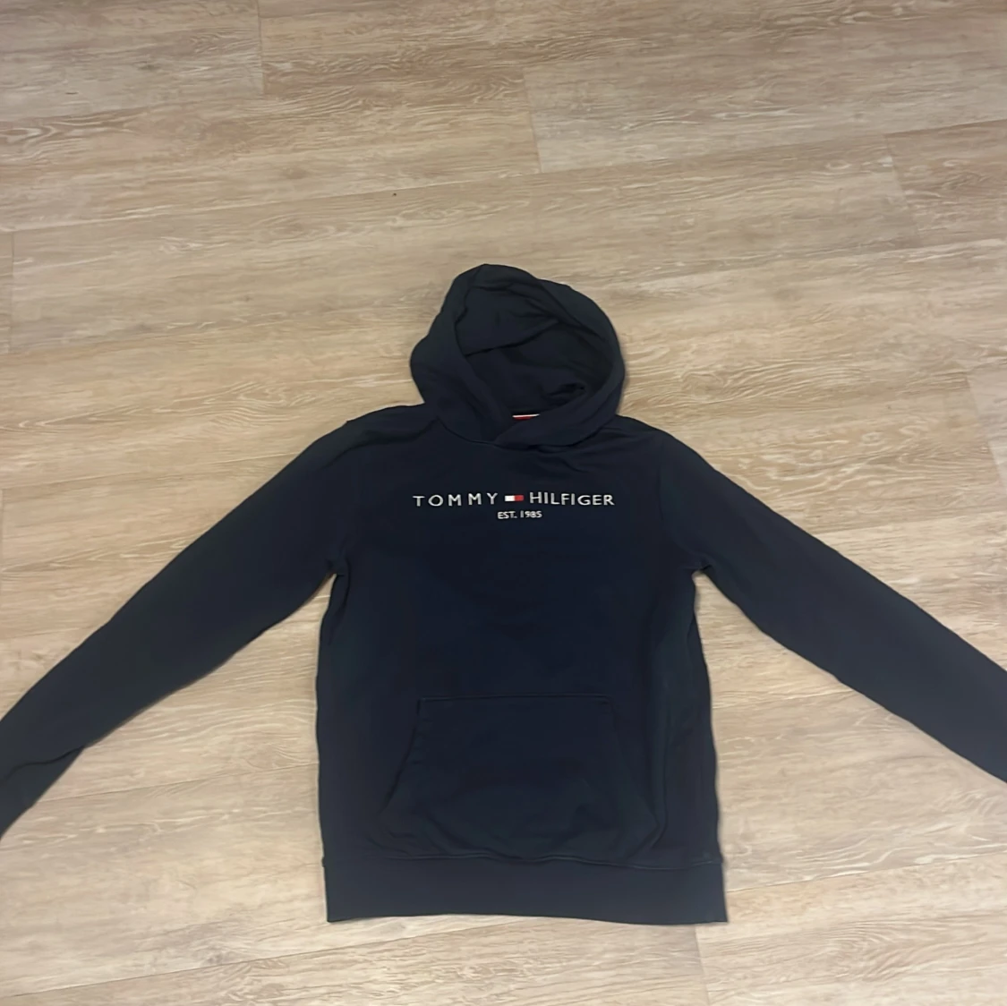 Marinblå hoodie Tommy Hilfiger
