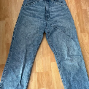 Karl Kani baggy jeans - Karl Kani jeans, tryck på fram- och baksida. Dem är från 90-talet och säljs inte längre i butik. Svåra och få tag i. Lite slitna i fötterna märks ej