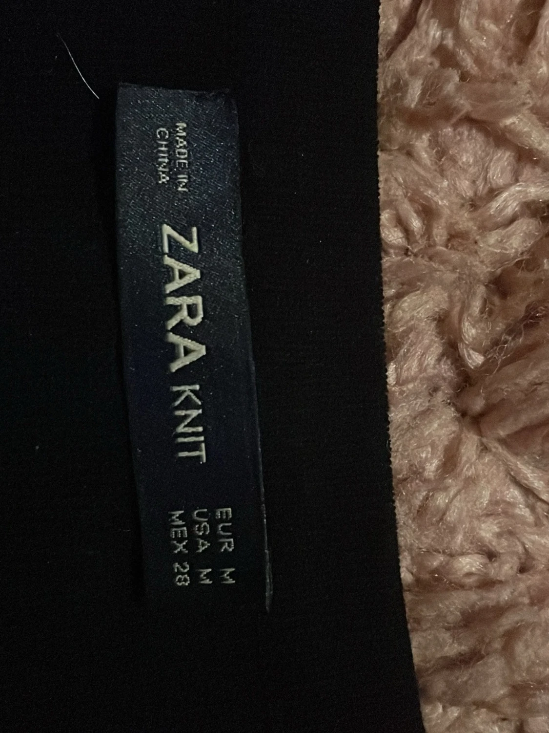 Svart topp med pärlor från Zara Knit - 1