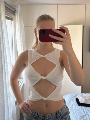 Topp fån Nelly - Superfin topp från Nelly i storlek s. Helt ny, endast testad.