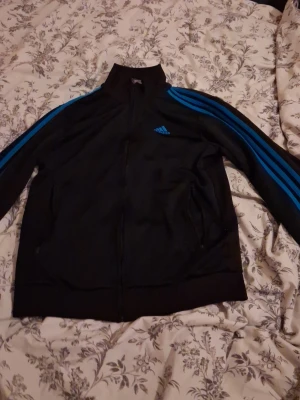 Adidas kofta  - Mycket bra skick 