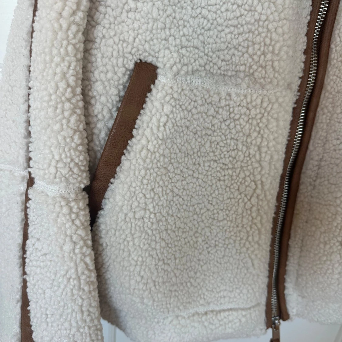 Beige teddyjacka från H&M  - 3