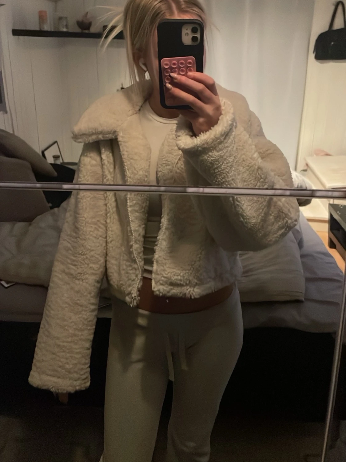 Krämvit teddyjacka från NA-KD