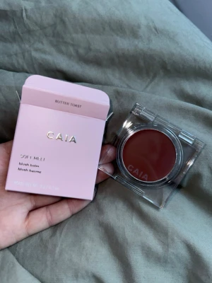 CAIA Soft Melt Blush Balm Butter Toast - CAIA Soft Melt Blush Balm i färgen Butter Toast.