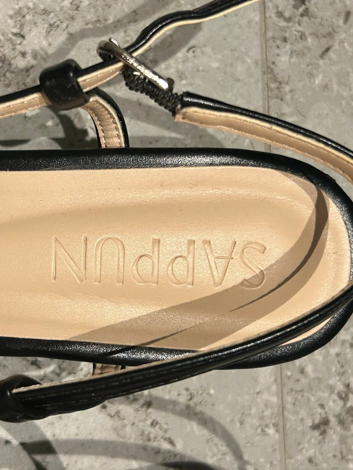 Svarta pumps med remmar från Sappun - 1