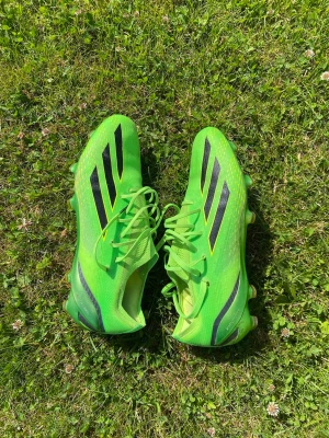 Adidas X Speedportal .1 - Tjena! Säljer ett par Adidas X Speedportal .1 i riktigt fint skick! Storlek 42, nypris för runt 3000kr. Mitt pris just nu 799kr! Hör av er vid frågor!