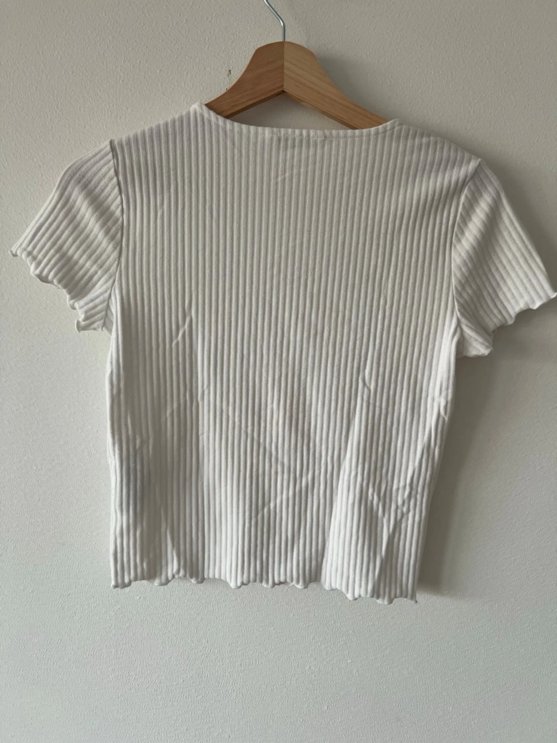 Vit ribbad croppad topp från ONLY - 1