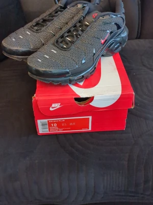 Nike skor  - Helt nya använda endast en gång storlek 44 passar 43