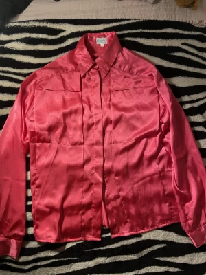 Super fin satin tröja - Köpt fel storlek