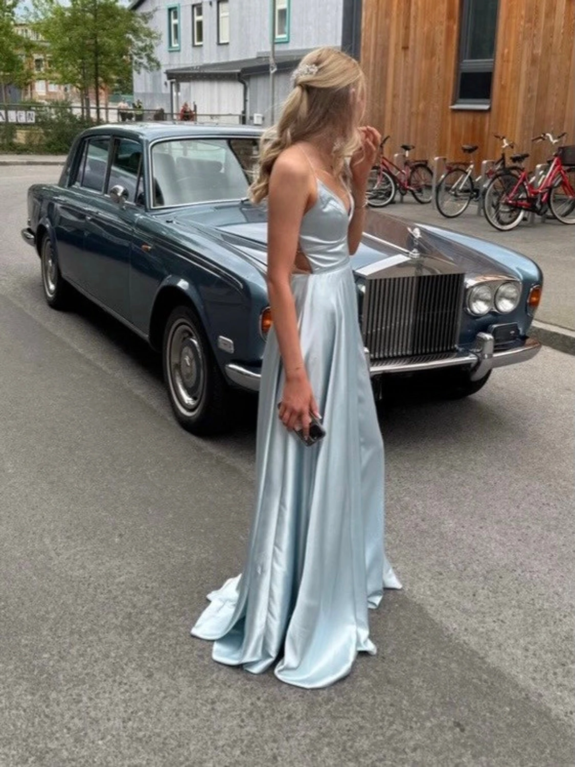 Ljusblå balklänningen öppen rygg med snörning 