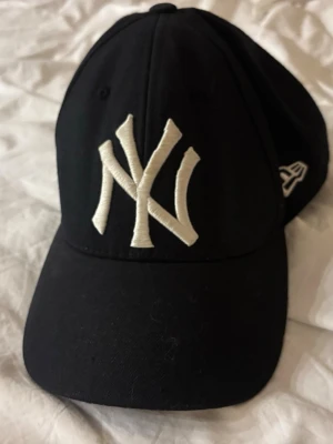 NY Yankees Keps - En helt vanlig NY Yankees keps för att göra det lilla extra med outfiten framåt sommaren.