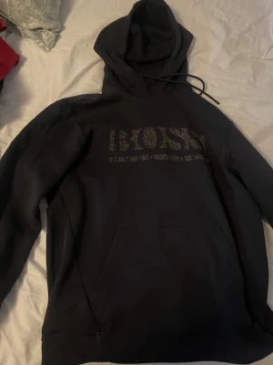 Hugo boss hoodie  - Hugo boss hoodie kommer ej till användning, storlek Xl, bra skick 