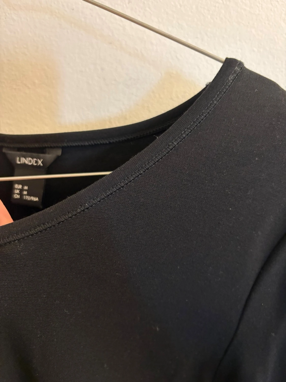 Svart långärmad klänning från Lindex - 1