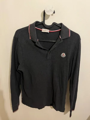 Moncler piké  - Snygg piké nu till salu! Hör av gärna av er vid fundering!😊⛰️