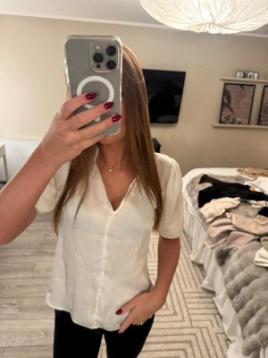 Vit blus - Jättefin vit blus💖