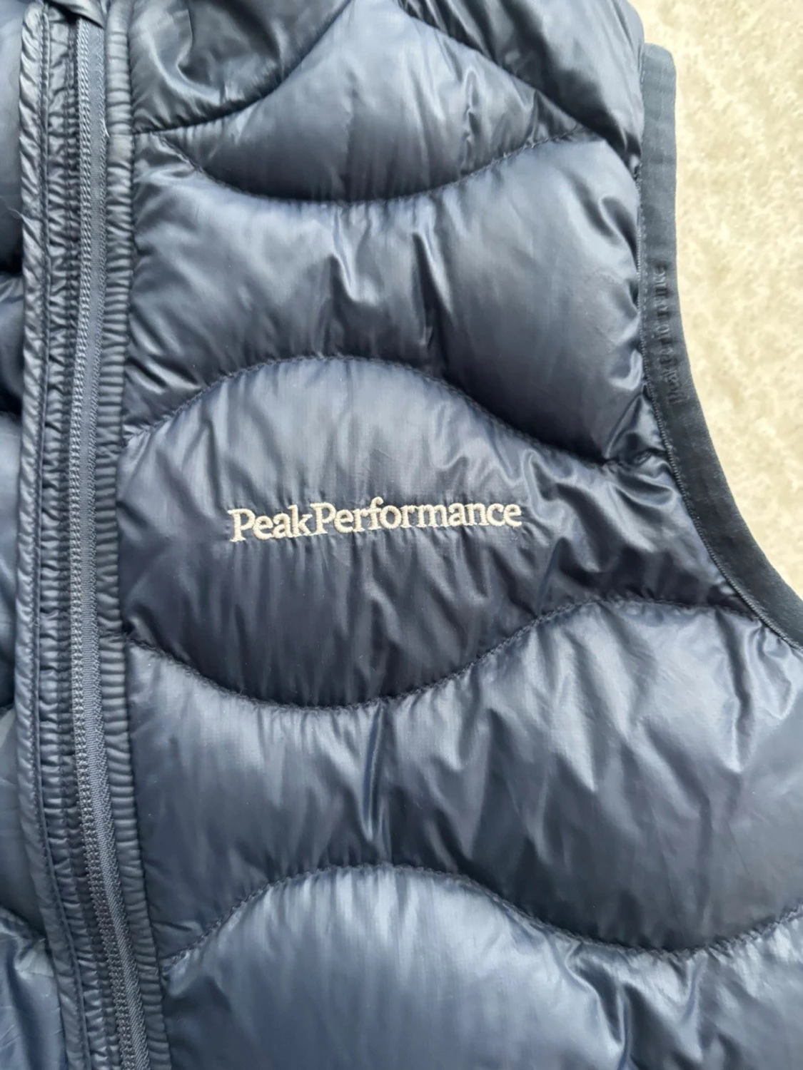 Mörkblå dunväst från Peak Performance - 2