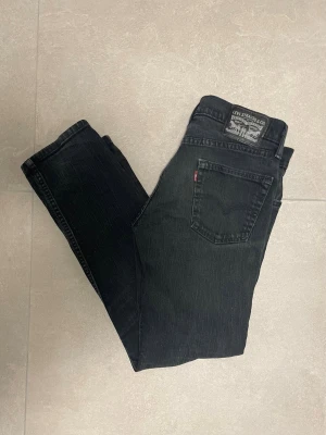 Levi's Jeans - Tjena! Säljer nu ett par svarta Levi's 511 jeans i fint skick. Jeansen är i storlek ”W30 L30”. Vi frågor eller funderingar är det bara att höra av sig!